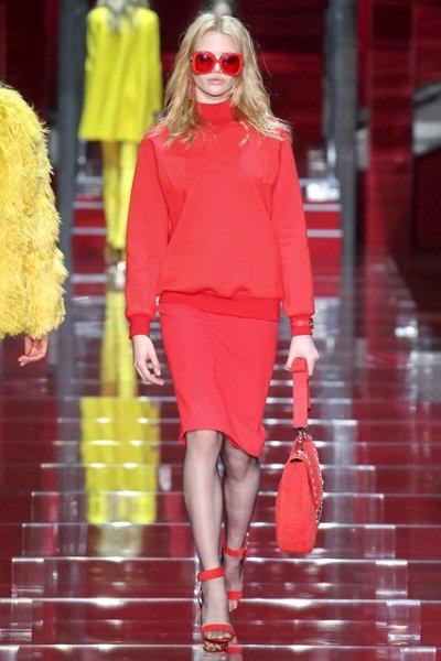Versace-Red-Fashion-Trend-Fall-Winter-2015-2016-8