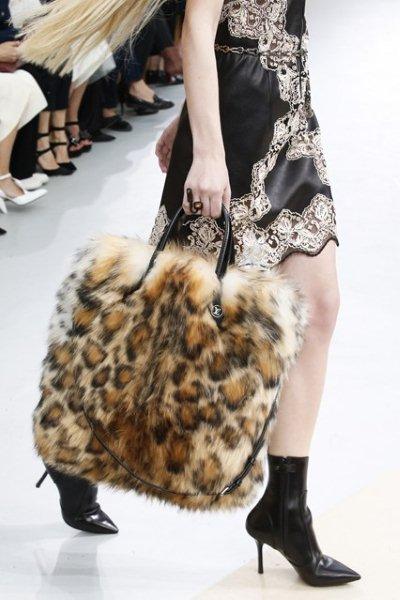 Fall-Winter-2015-2016-Handbag-Trends-Louis-Vuitton-5