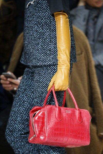 Prada-Red-Fashion-Trend-Fall-Winter-2015-2016-11
