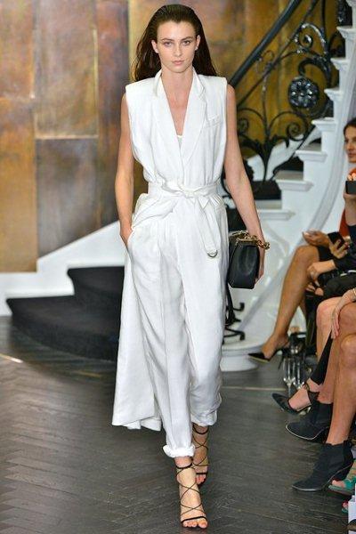 Amanda-Wakeley-Total-white-look-summer-2015-5