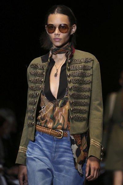 Gucci-skinny-scarf-2015-12