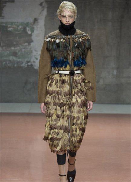 Feathers-fashion-trend-fall-winter-2014-2015-3