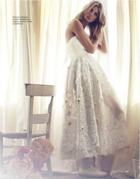 Angela-Lindvall-Elle-Russia-March-2014-4