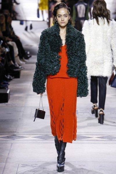 fashion-trend-extra-long-sleeves-fall-winter-2016-2017-6