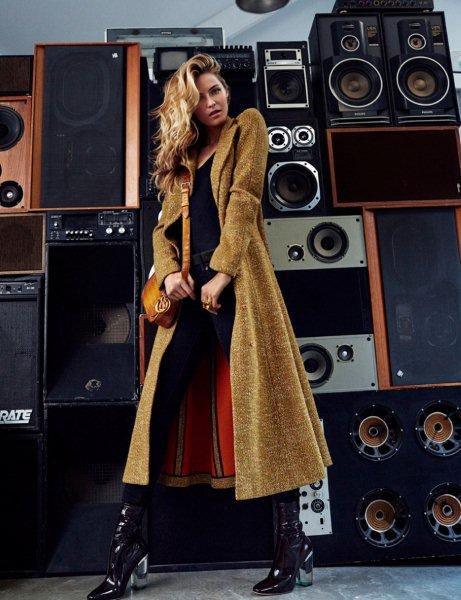 Valentina-Zelyaeva-wears-Dior-for-Elle-Spain-by-Xavi-Gordo-4