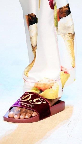 Dolce-Gabbana-Spring-Summer-2017-Collection-slippers-5