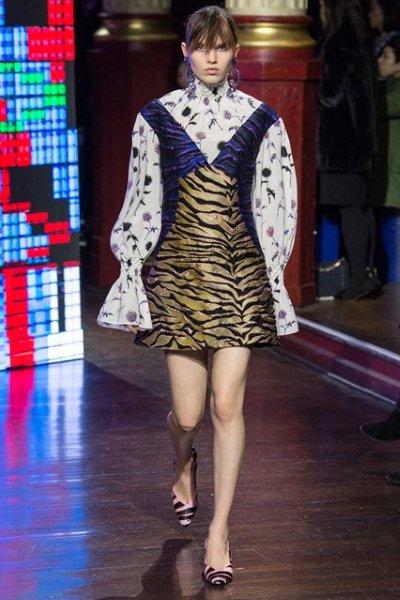 fashion-trend-extra-long-sleeves-fall-winter-2016-2017-4
