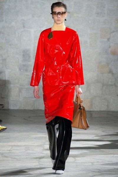 Loewe-Red-Fashion-Trend-Fall-Winter-2015-2016-18