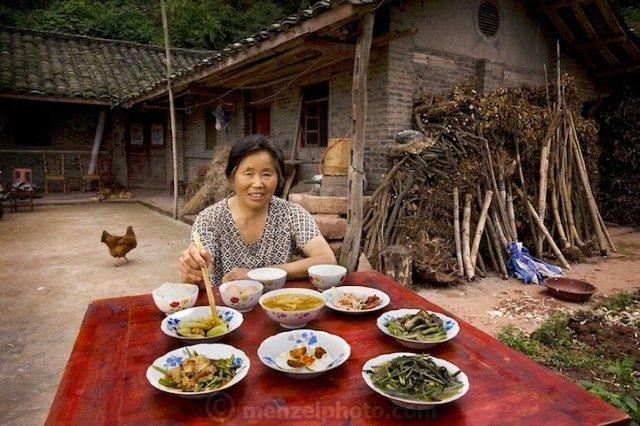 People-Around-the-World-and-What-They-Eat-11