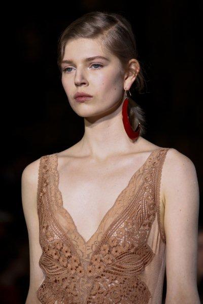 single-earrings-fashion-trend-fall-winter-2016-2017-2